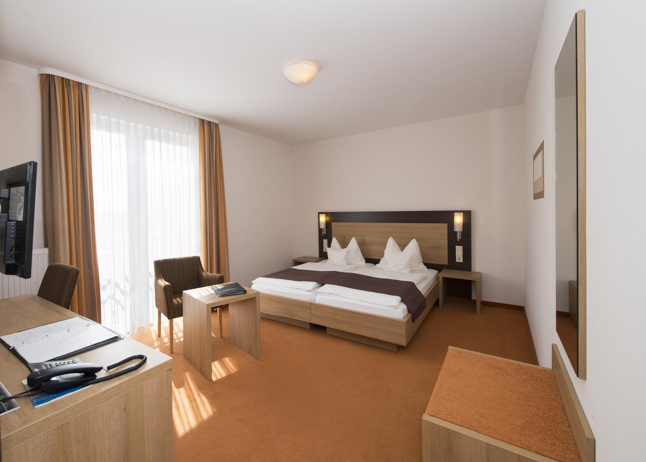 Landhotel Hopp Garni Hessheim Экстерьер фото