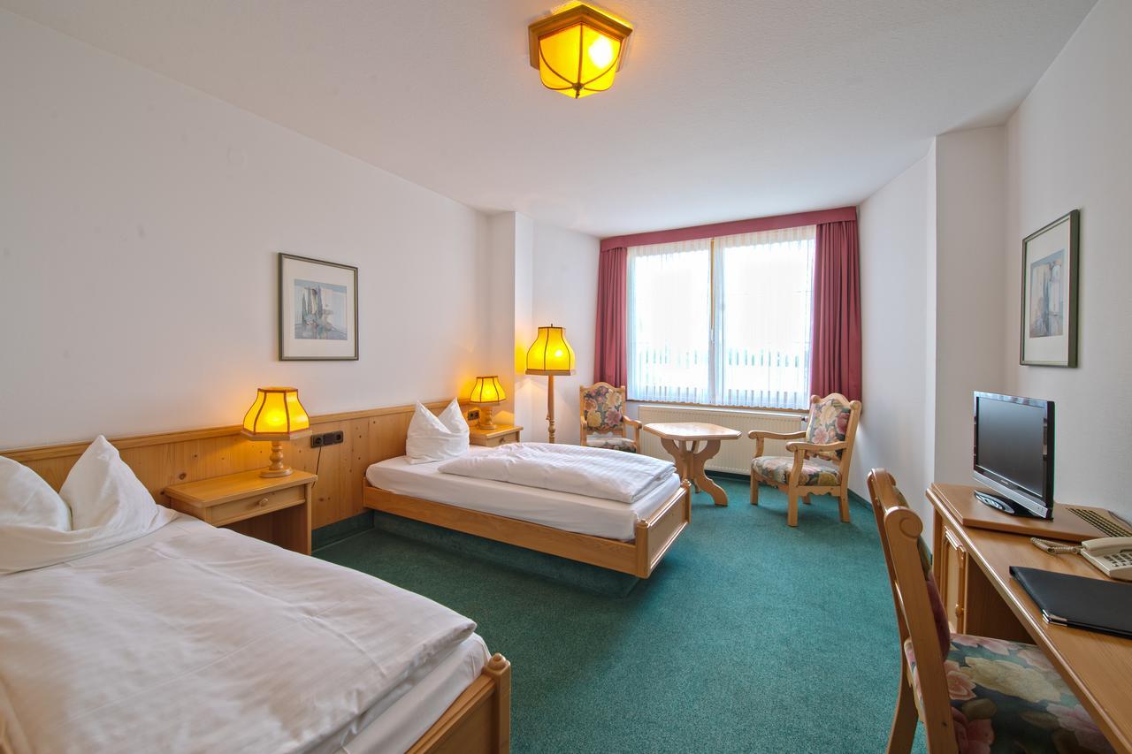 Landhotel Hopp Garni Hessheim Экстерьер фото